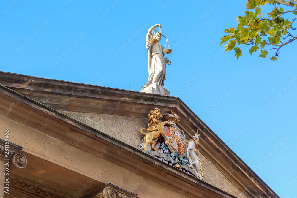 Obraz premium Justice looking down from an old court house