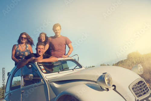 Friends in a car © Luis Louro