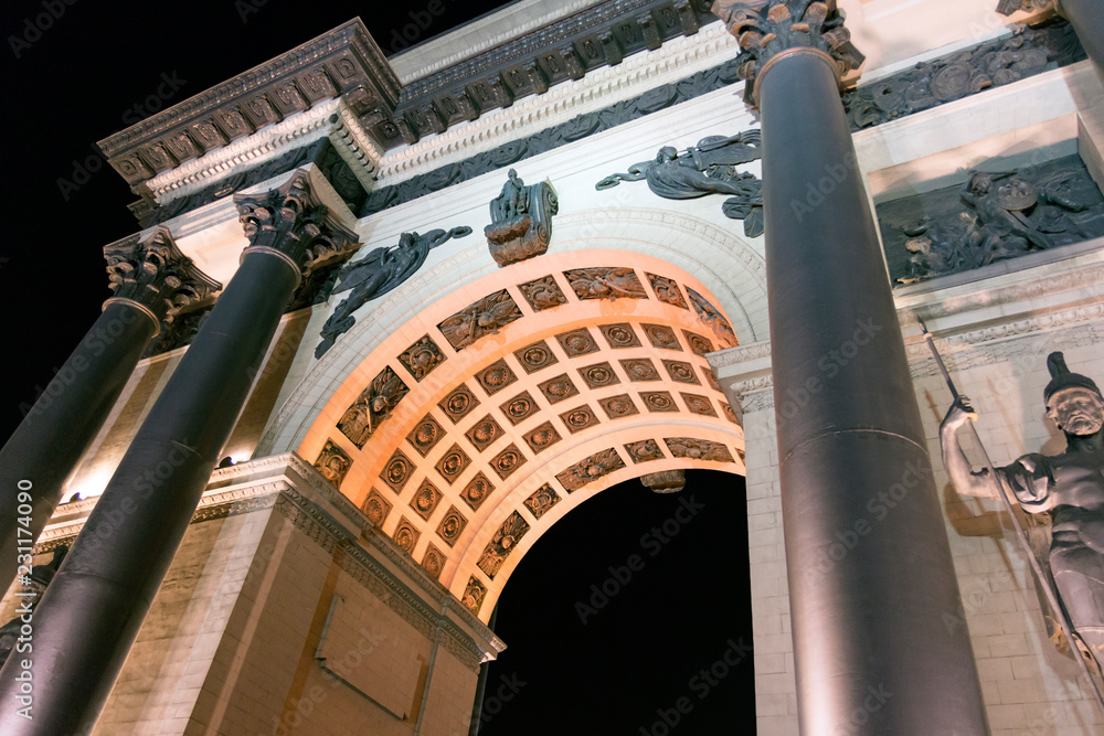 Fototapeta premium Triumphal Arch of Moscow at night
