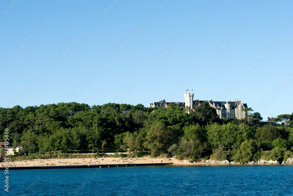 Naklejka premium mar, acuático, cielo, playa, paisaje, isla, azul, viajando, naturaleza, costa, verano, oceáno, arquitectura, panorama, ciudad, turismo, edificio, barca, pueblo, castillo, bahía, poblado, nube, mar ca