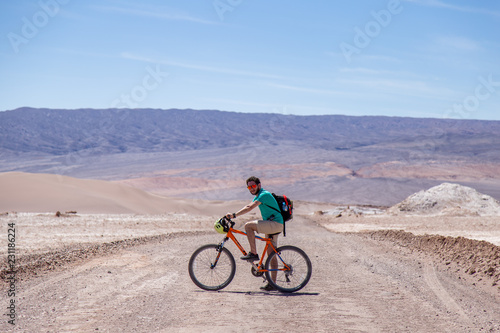 Homme sur un vélo en voyage au Chili sport