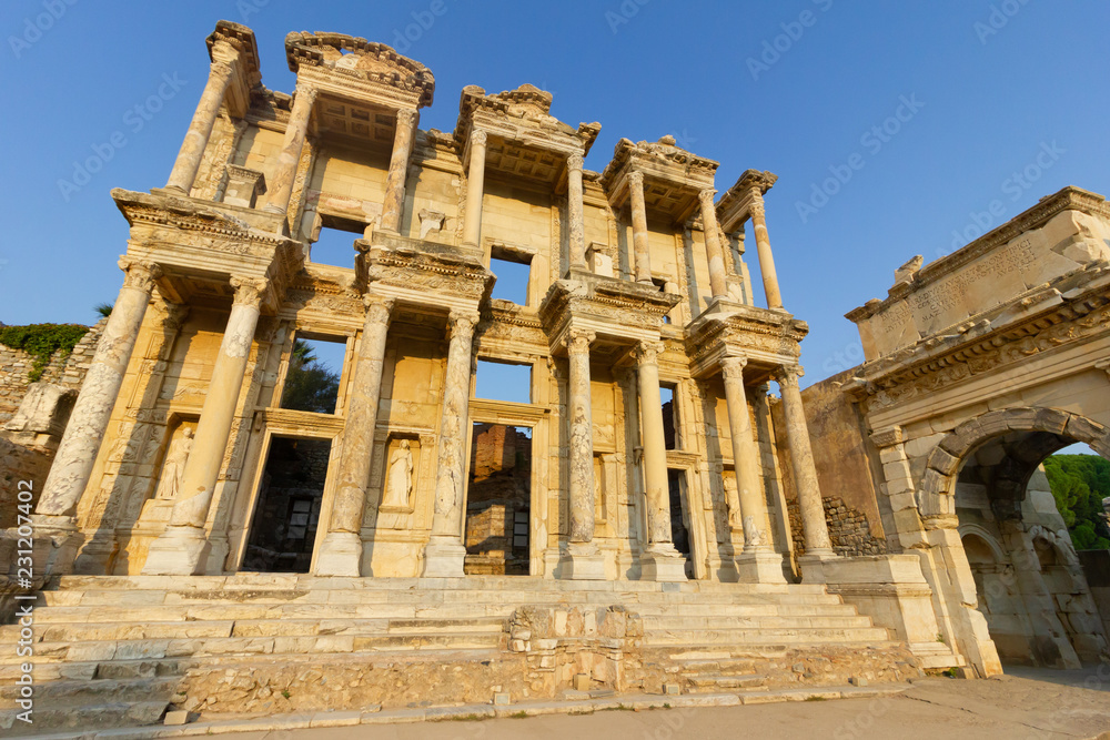 Fototapeta premium Public places A world heritage ephesus library in the historic city of Turkey.