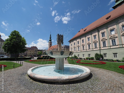 Kiki-Kogelnik-Brunnen in Klagenfurt, Österreich, Kärnten - Kiki Kogelnik fountain in Klagenfurt, Austria, Carinthia
