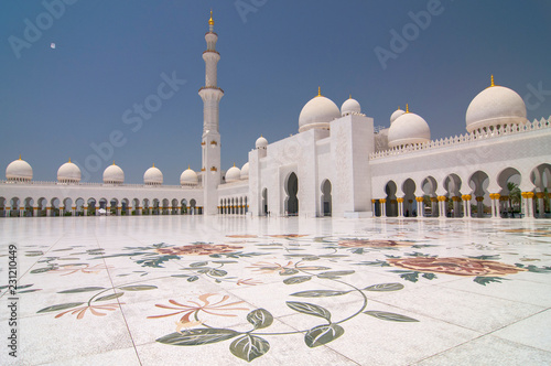 Fotografie Sheikh Zayed Grand Mosque in Abu Dhabi, the capital city of United Arab Emirates
