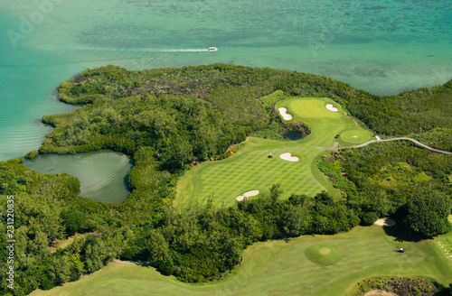 Quadro su tela Aerial picture of golf course of l’île aux cerfs in Mauritius island