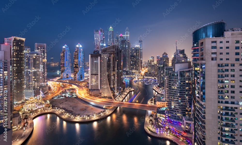 Naklejka premium Dubai Marina Towers w Blue Hour