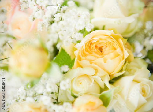 beautiful bouquet in white and yellow / wunderschöner Blumenstrauß in weiß und gelb