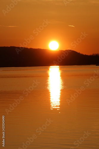 Sonnenuntergang am bayrischen Meer