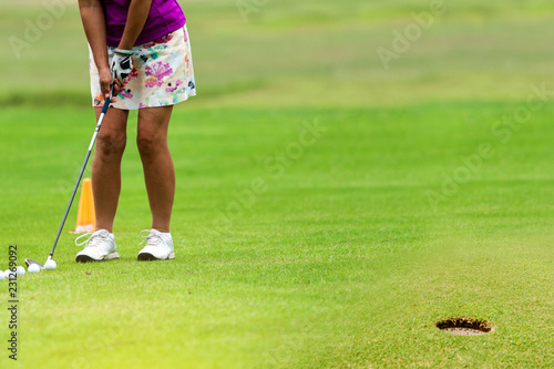 Ladies golfers spend the holidays. In the training of golf putting to the hole is a good exercise and relaxation after working hard in the office.