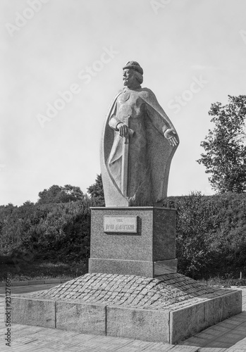 Monument to Prince Yuri Dolgoruky in Yuriev-Polsky photo