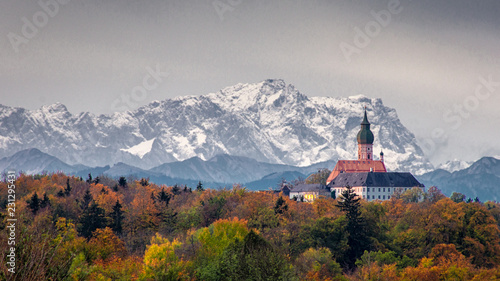 Foto Monastery in the alps