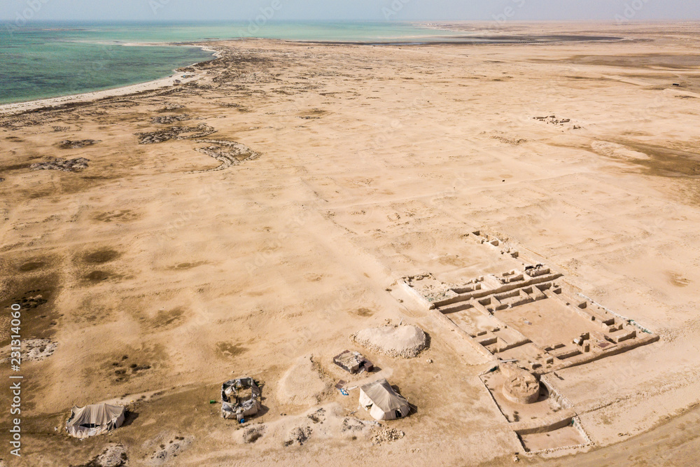 Φωτογραφία Al Zubarah (Az Zubara), ruined ancient Arabian town, north-western coast of the Qatar peninsula, Al Shamal