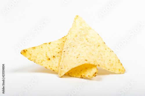 Chips nachos su sfondo bianco photo