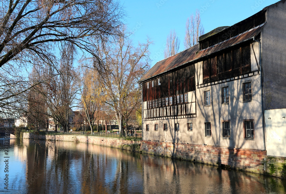 Φωτογραφία old town canal - Petite France - Strasbourg - Alsace - France