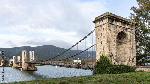 Le pont du Robinet relie la Drôme et l'Ardèche par dessus le Rhône