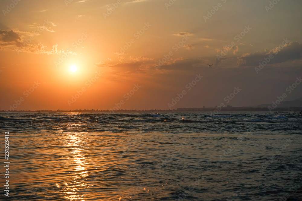 Obraz premium seascape with a magnificent sunset over the sea.