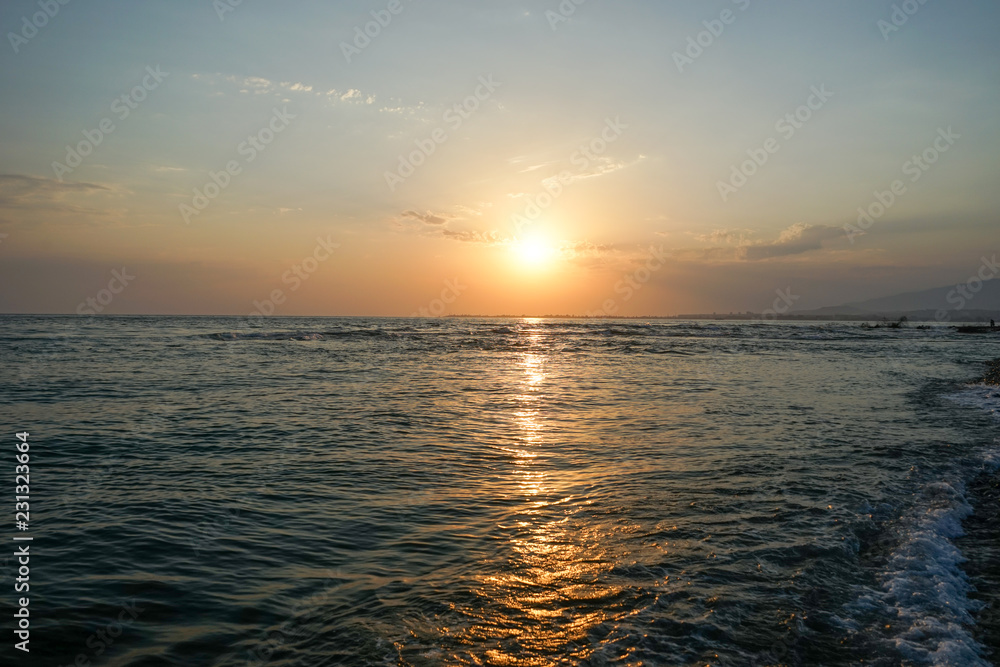Obraz premium seascape with a magnificent sunset over the sea.