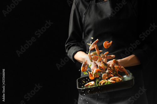 Foto Professional chef cooked shrimp