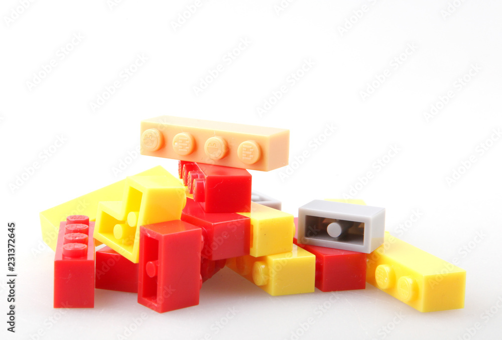 Naklejka premium Plastic Toy Blocks Isolated On White Background