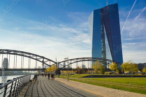 Frankfurt Mainufer mit EZB