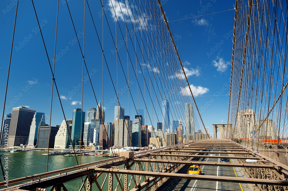 Obraz premium Spectacular skyline of lower Manhattan from Brooklyn Bridge, New York