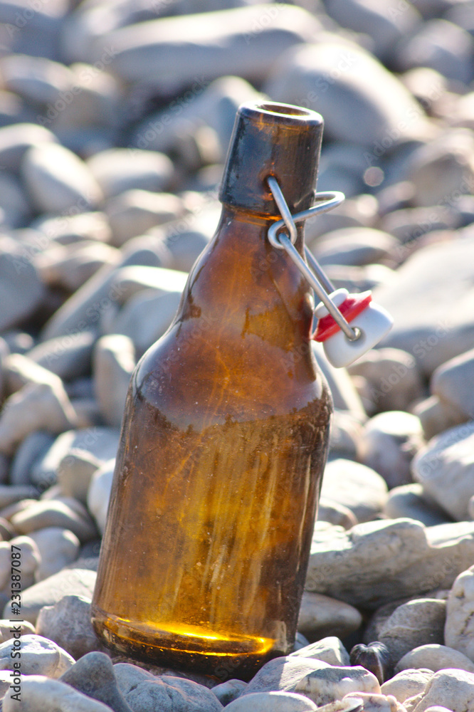 Plopp-Flasche-Bilder: Stock-Fotos & -Videos