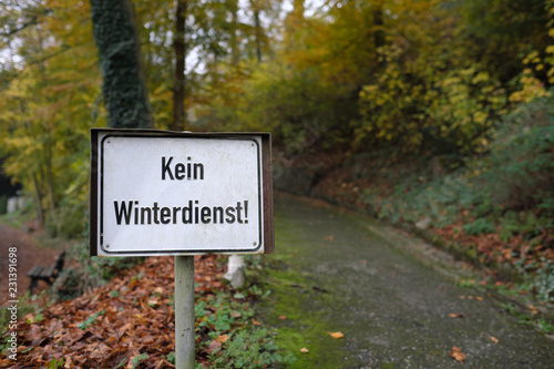 Hinweisschild Kein Winterdienst - Stockfoto