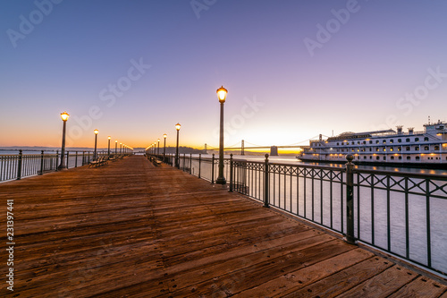 Fototapeta Naklejka Na Ścianę i Meble -  San Francisco Sunrise from Pier 7