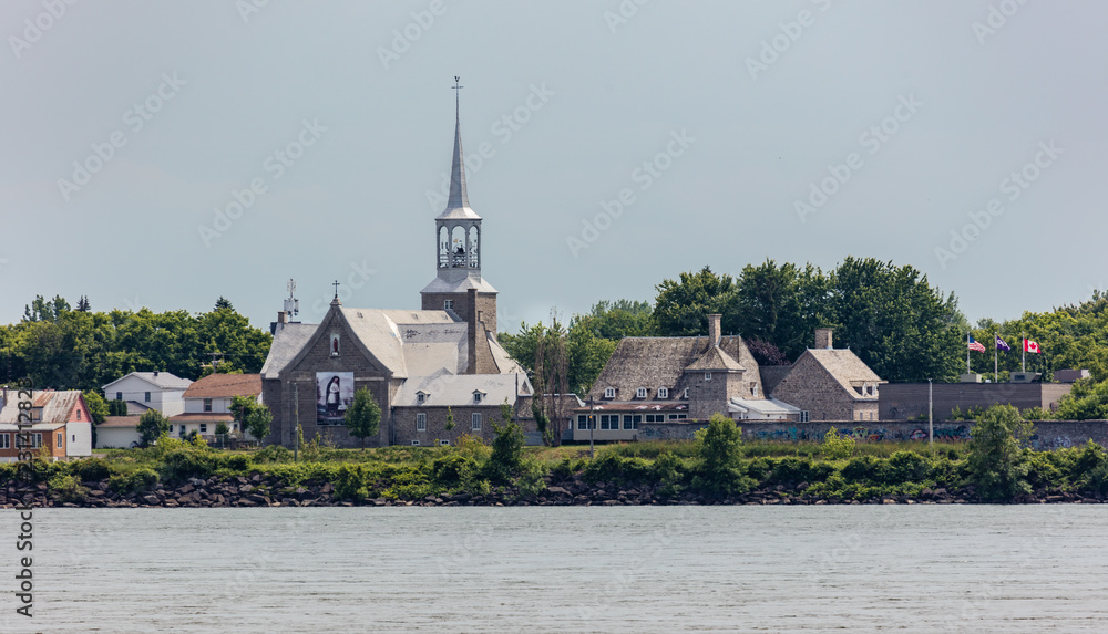 Obraz premium Kahnawake Catholic Church view from Lachine Quebec Canada.