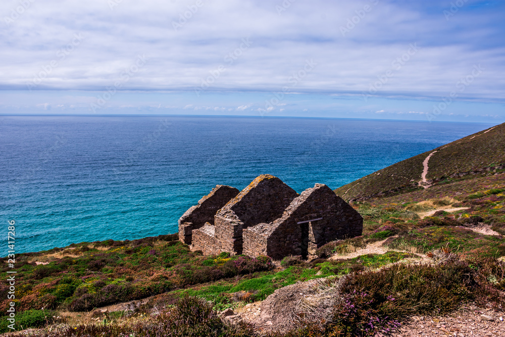 Stamps and wheel engine house ruins Wheal Coates mine on cliffs near St. Agnes, Cornwall, UK Stamps and wheel engine house ruins Wheal Coates mine on cliffs near St. Agnes, Cornwall, UK