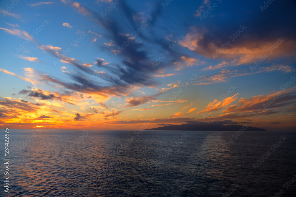 Fototapeta premium Amazing sea sunset