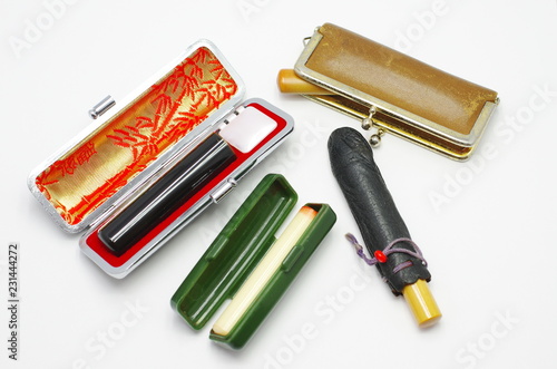 印鑑と印鑑入れ