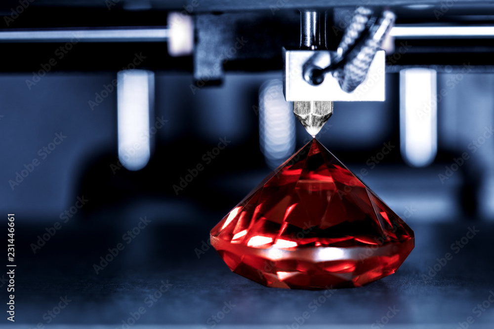 3D Drucker druckt einen Edelstein aus, Rubin mit transparentem Filament oder anderem gläsernen Kunststoff - obrazy, fototapety, plakaty 