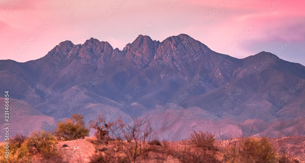 Arizona is home to many mountains and peaks that people like to climb and hike surprises people who think that deserts are flat and sandy and yellow! The mountains in the southwestern USA 