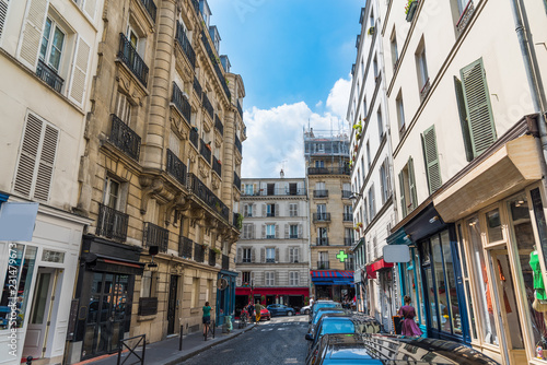 Narrow street in Montmartre neighborhood © Gabriele Maltinti