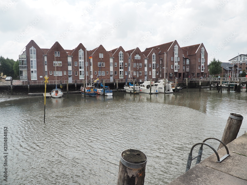 Graue Stadt Am Meer Husum stock.adobe.com