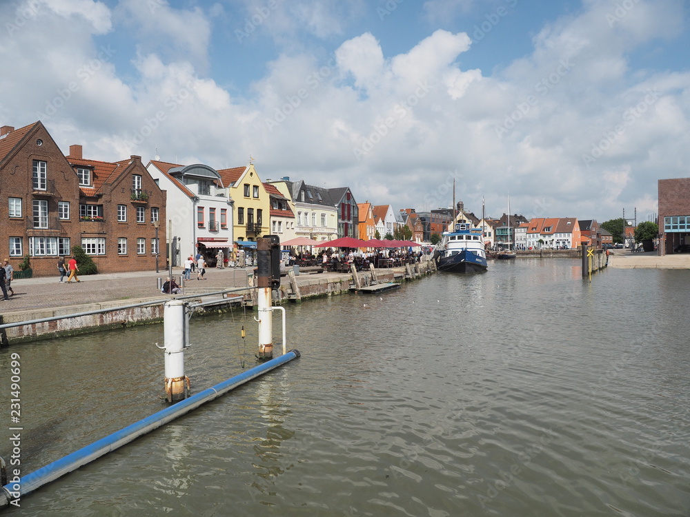 Hafenstadt Husum - „die graue Stadt am Meer“ im Bundesland Schleswig-Holstein nahe Dänemark
