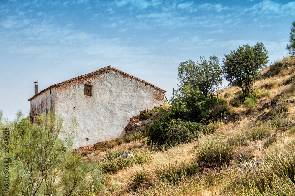 Casa Solitaria/ paisaje con casa solitaria en Reolid, provincia de Albacete. Castilla-La Mancha. España Casa Solitaria/ paisaje con casa solitaria en Reolid, provincia de Albacete. Castilla-La Mancha. España