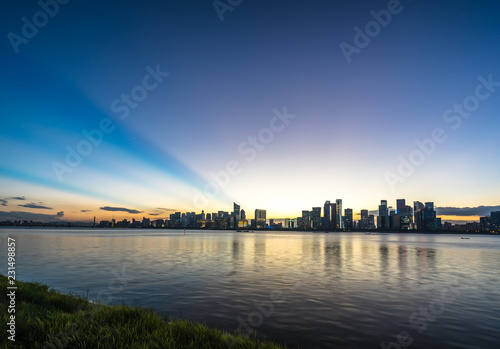 panoramic city skyline © THINK b