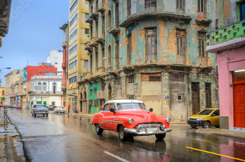 Photography Old American cars on the streets of Havanna, Cuba
