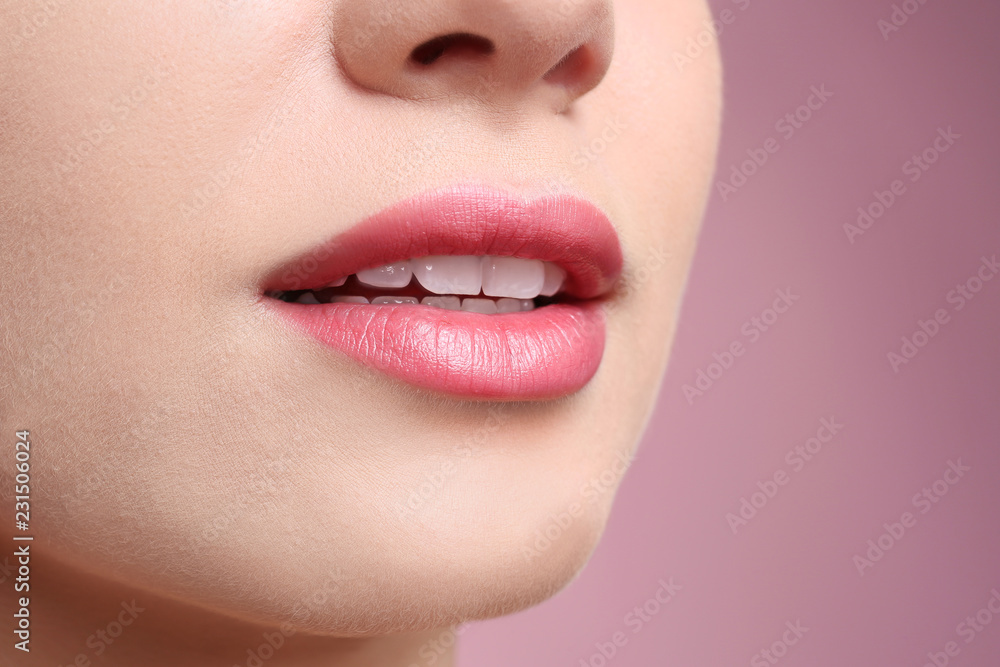 Obraz premium Beautiful young woman with perfect lips makeup on color background, closeup