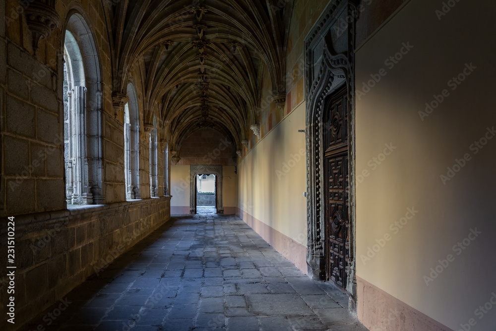 Φωτογραφία Cloister in the Monastery of Santo Tomas. Cloister of silence.