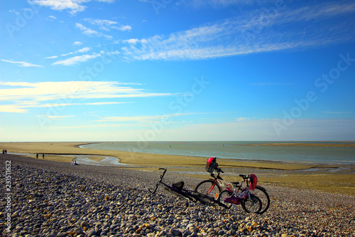 la plage du hourdel avec vue sur la baie de somme en picardie 