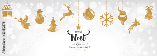 Carte de Noël 2019 avec boules dorées sur bokeh