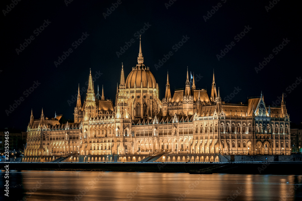 Naklejka premium parlament węgierski w budapeszcie