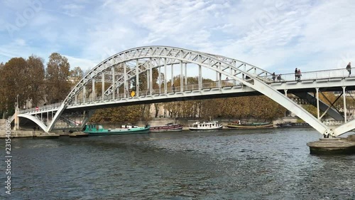 Passerelle Debilly sur la Seine à Paris photo