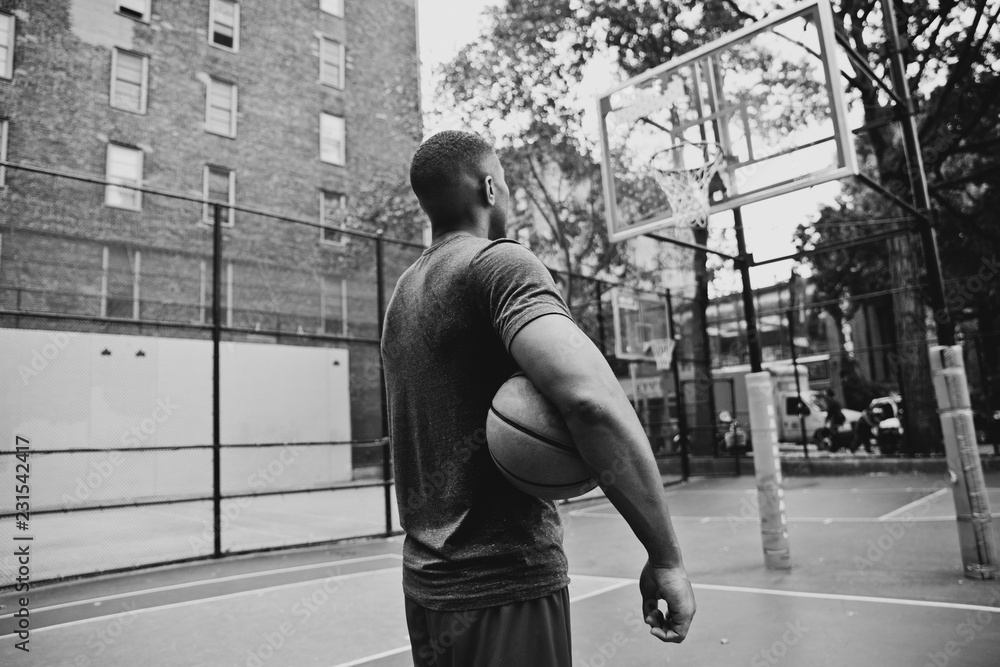 Fototapeta premium Basketball player training on a court in New york city