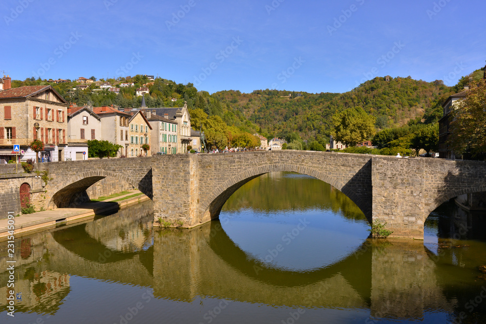 Pont des Consuls à Villefranche-de-Rouergue (12200), département de l'Aveyron en région Occitanie, France	