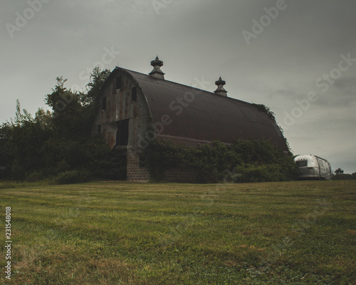 Wallpaper Mural moody barn Torontodigital.ca