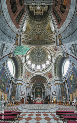 Obraz na płótnie Vertical panorama of the interior of Esztergom Basilica. The Primatial Basilica of the Blessed Virgin Mary Assumed Into Heaven and St Adalbert is the biggest building in Hungary. w salonie